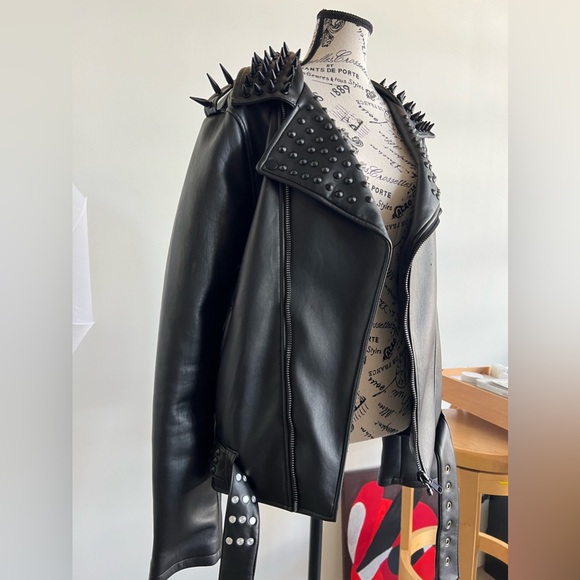 One of my fav leather jackets, it looks and feels expensive. A WHOLE statement! - Picture 3 of 5